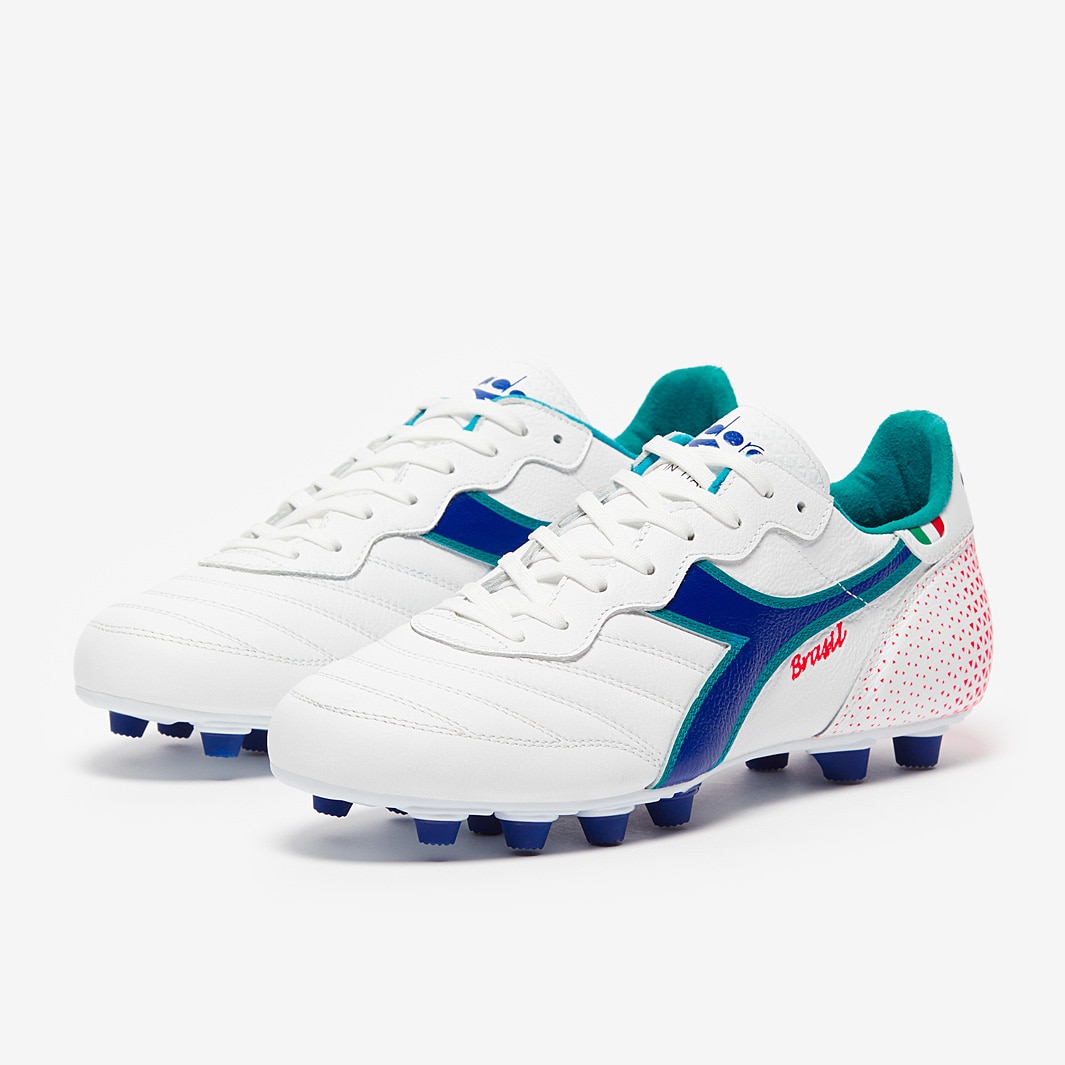 These are the new Diadora Brasil Made in Italy OG FG football boots in White/Navy.

Read more: https://t.co/BVUrmgEXXx

#Diadora #Diadorafootball #footballboots #soccerboots #football #soccer #futbol https://t.co/jYEEdIR75o