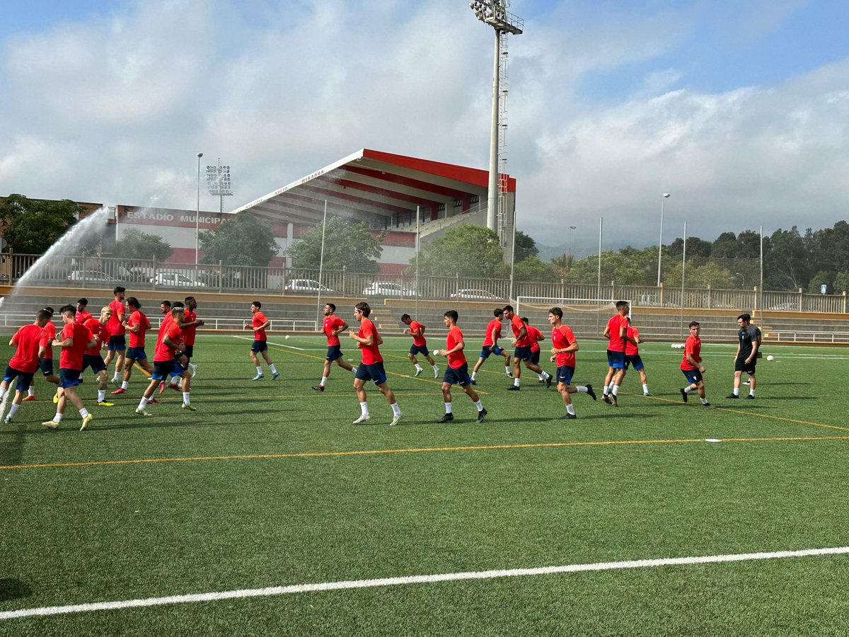 Algecirascf_ENG's tweet photo. 🔴⚪️First preseason training.🙌🏻⚽️

#preseasonACF #thisisacf #madetowin #wearegrowingtogether https://t.co/AEULWCztpv