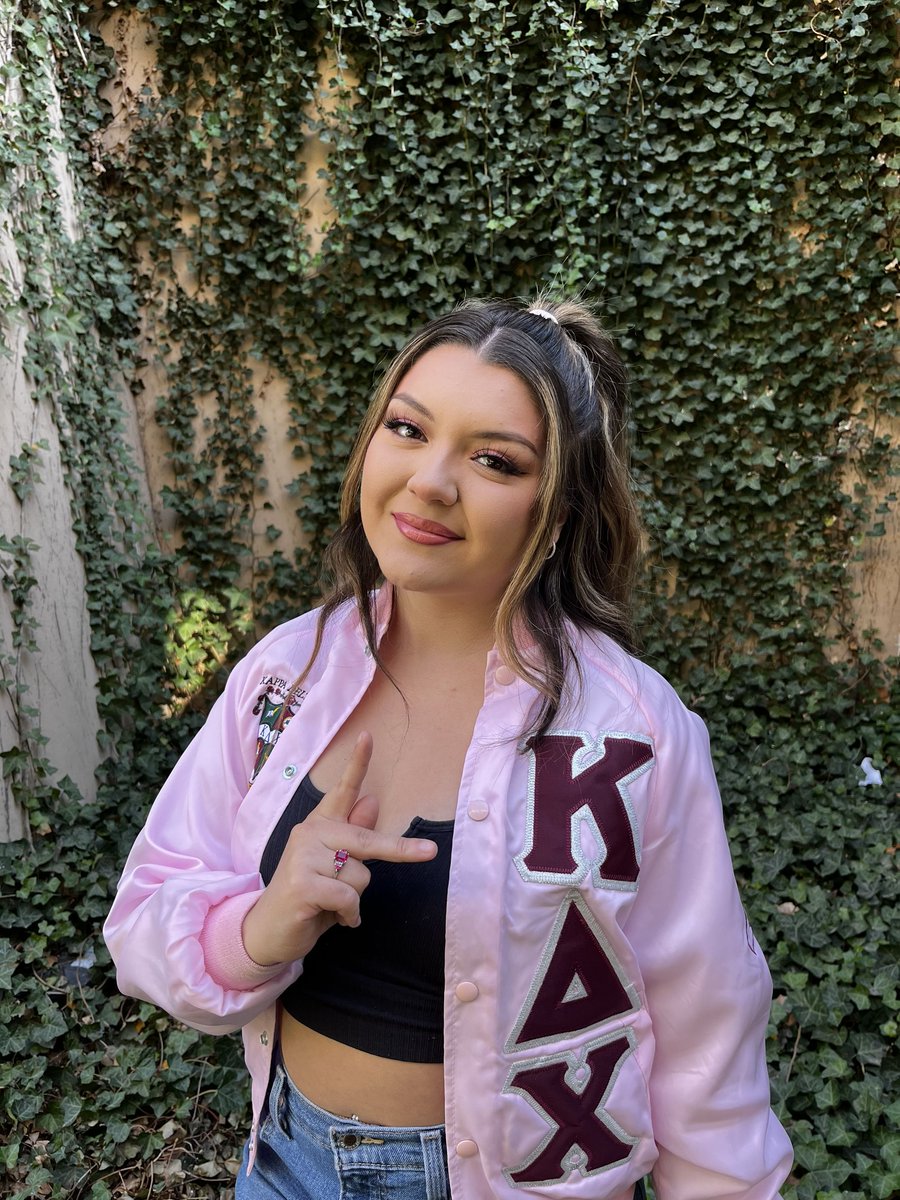 Holmes Murphy FS (@holmesmurphyfs) on Twitter photo Over the next few weeks, we'll be highlighting our scholarship winners. Congrats to Aspen Amador from <a href="/UNM/">Univ. of New Mexico</a>. As a member of two of our clients, <a href="/deltasigmapi/">Delta Sigma Pi</a> and <a href="/KDChi/">Kappa Delta Chi</a>, Aspen served as president of her sorority and helped lead the chapter to win the MGC Greek Cup at U of NM. Over the next few weeks, we'll be highlighting our scholarship winners. Congrats to Aspen Amador from <a href="/UNM/">Univ. of New Mexico</a>. As a member of two of our clients, <a href="/deltasigmapi/">Delta Sigma Pi</a> and <a href="/KDChi/">Kappa Delta Chi</a>, Aspen served as president of her sorority and helped lead the chapter to win the MGC Greek Cup at U of NM.