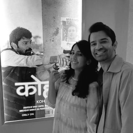 _baby_sobti's tweet photo. #NewProfilePic proud wife posing with his poster 😍 can I get more pics of her from the screening. #BarunSobti𓃵 #pashmeenSobti https://t.co/68BF4XkXcS