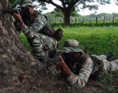 Escuela27F_Lara's tweet image. Nuestra @Milicia_B1 @Apdijosegregor1 está integrada por mujeres y hombres voluntarios que incursionan en adiestramiento y ser conocedores de los diferentes sistemas de armas para la defensa de la Patria @NicolasMaduro @vladimirpadrino @opermarcano2 @luisdazaA @libertad003 #APDI