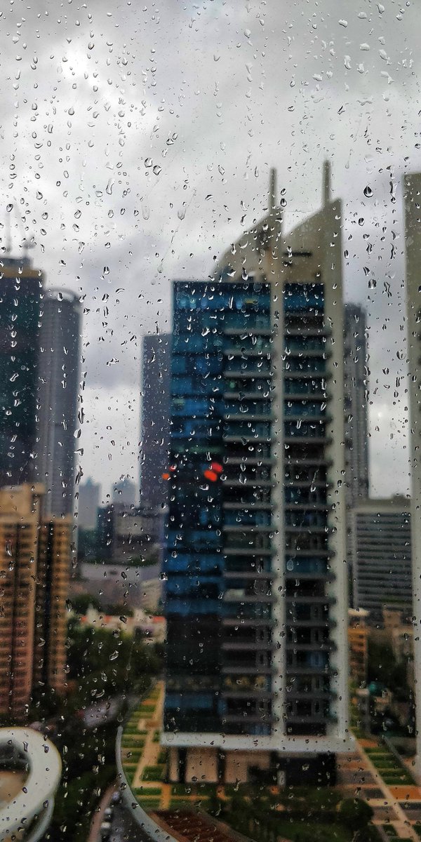 SEENDOCIN's tweet photo. Raindrops on the windowpane blur the outside world, creating a serene canvas where worries fade and dreams soar.

#MumbaiRains #Mumbai #photography #PhotoModeMonday https://t.co/TjkEAtUWNY