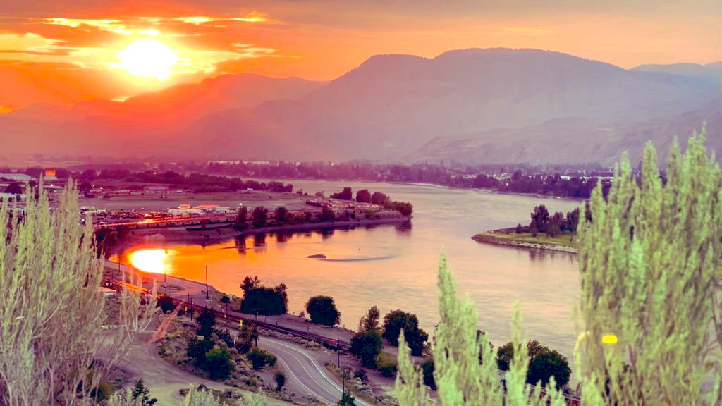 fullstackpanic's tweet image. Nice view on my run through the city of Kamloops BC looking West towards the Thompson River with some wildfire smoke in the distance at sunset.