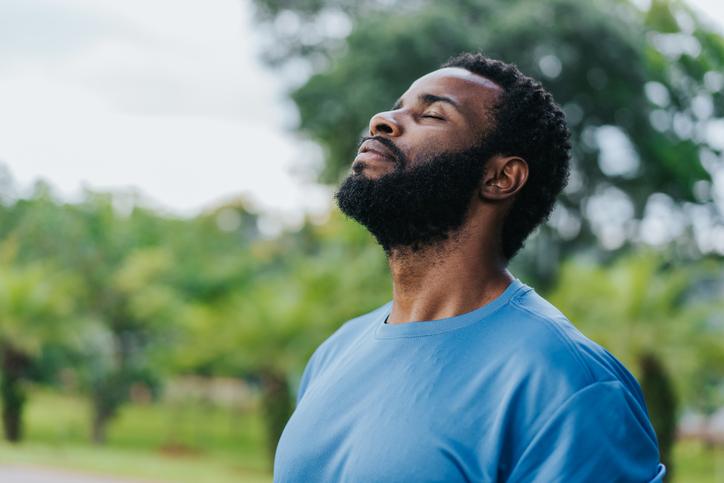 U.S. counties reporting higher levels of overall #wellbeing (including social, financial, #career and #health satisfaction) are at significantly lower risk of #cardiac death, according to a new study in @JAMA_current led by @YaleCardiology’s @SpatzErica. bit.ly/43rDa81