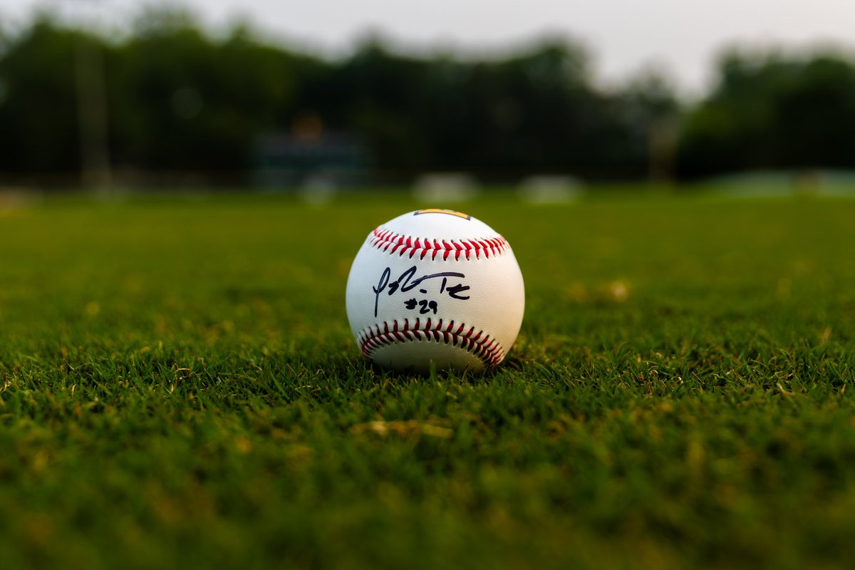 ⚾️RETWEET TO WIN⚾️

Logan Van Treeck has officially signed with the <a href="/Reds/">Cincinnati Reds</a> and to celebrate we’re giving away a signed baseball! All you have to do is smash that retweet button a for a chance to win! 

#IntoTheStorm ⛈️ | #HornsUp 🤘| #ATOBTTR