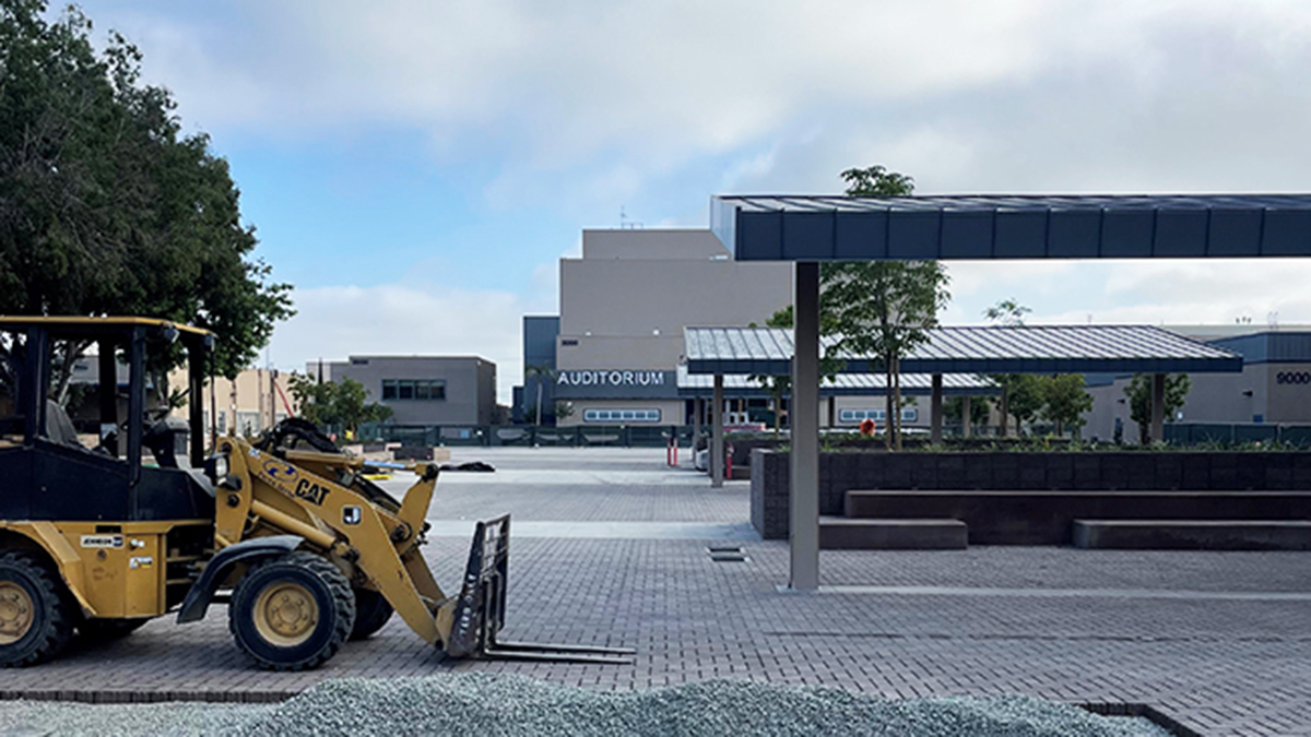 lbschoolbonds's tweet photo. Paving in progress for @lbjordanhigh’s new courtyard, which will feature raised planters with seating and covered canopies.  

#BuildingOnSuccess #ProudtobeLBUSD https://t.co/cWxnrVTmCE
