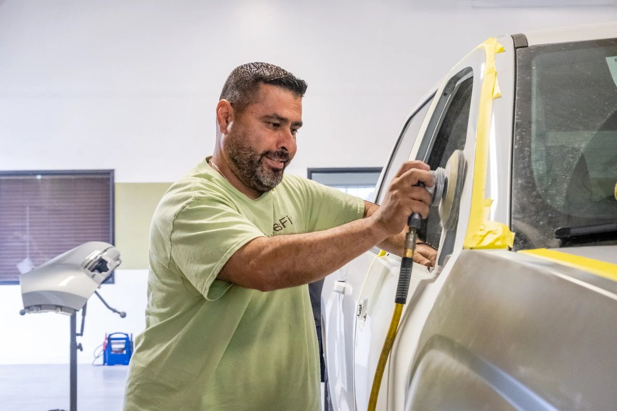 vmscollision's tweet image. Our team specialize's in different collision repair services, including bumper damage and car accidents. Trust our skilled craftsmen to restore your vehicle to its pre-accident condition! #AutobodyCollisionCenter
