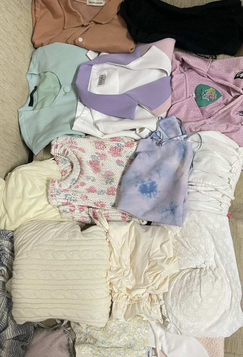 ก๊อกๆๆ💞🐰💫 เราจะมีส่งต่อเสื้อผ้ามือสอง ส่วนมากเราใส่ครั้งเดียวเท่านั้นค่า used like new เลยย ปล่อยที่ไอจี @fhxstore ค่าาา  ลงพรุ่งนี้ค่า (รูปแค่ส่วนหนึ่งน้า มีอีกค่า🩵💜 รับรองว่าถูกมากๆเหมือนเดิมค่า #เสื้อผ้ามือ2