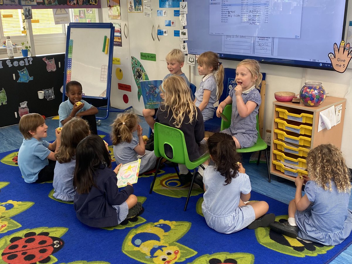 Spotted 👀 Reception children retelling one of our favorite stories The Rainbow Fish by Marcus Pfister. They have become such animated story tellers! 📚@Grazebrook_Pri @wave_english