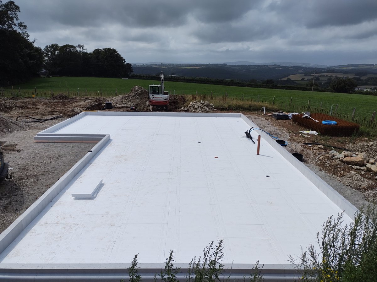 Last week's install of #ISOQUICK® for a repeat customer, Greenacre Building, in Dartmoor National Park.

200m2 installed in a single day. Thanks to Greenacre and good luck with the rest of the build 👍

#BuildHomesBetter #InsulatingFoundation #PassivhausConstruction #Passivhaus