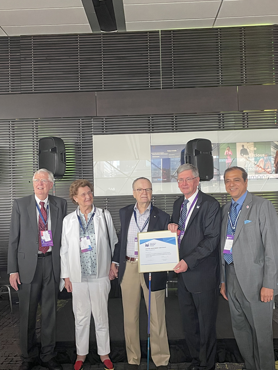 StatCan_eng's tweet photo. Widely known as a pioneer at Statistics Canada, Chief Statistician Emeritus Dr. Ivan Fellegi was recognized at the #WorldStatisticsCongress yesterday for his dedicated and continued service to the field of #statistics. #WSC2023 https://t.co/Hi0u2yzxbR