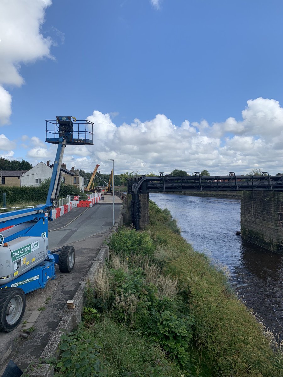 AndynBrown16's tweet photo. Lucky to have a some time today in #Preston which meant I could give in to having a wander to see progress of @EnvAgencyNW @VolkerStevinUK work on #PrestonSouthRibble #flood defence works. ππ #crackingon https://t.co/gCffB9hDYO