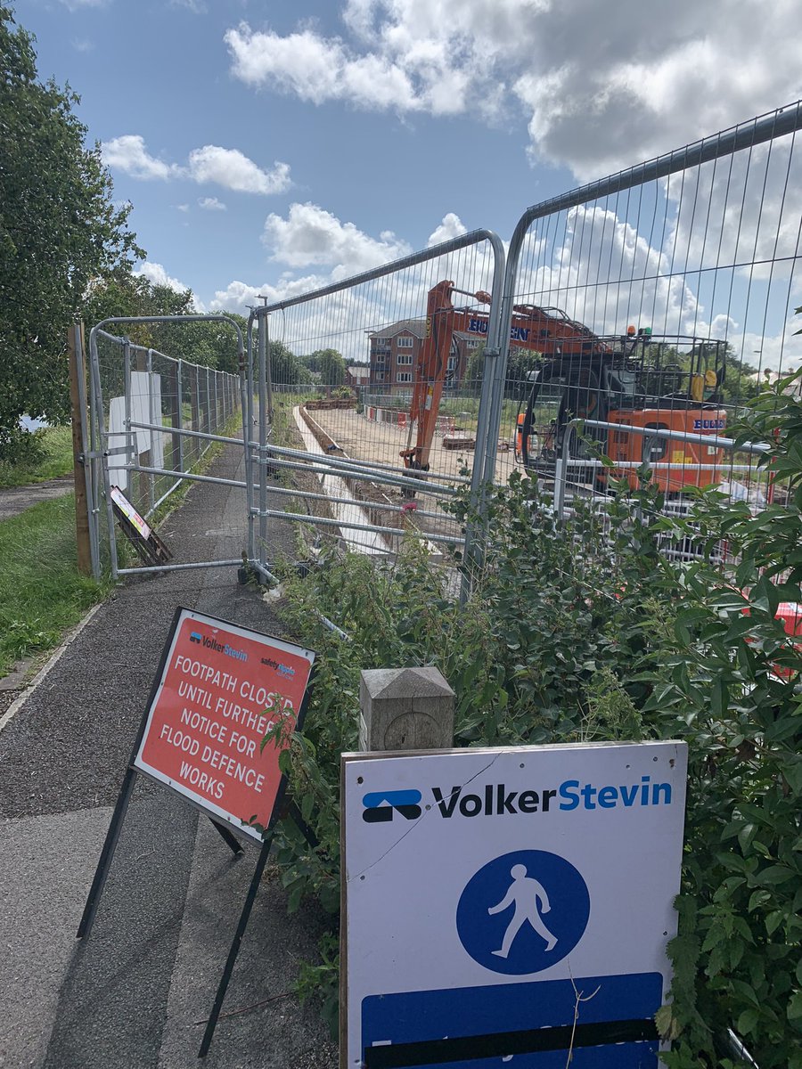 AndynBrown16's tweet photo. Lucky to have a some time today in #Preston which meant I could give in to having a wander to see progress of @EnvAgencyNW @VolkerStevinUK work on #PrestonSouthRibble #flood defence works. ππ #crackingon https://t.co/gCffB9hDYO