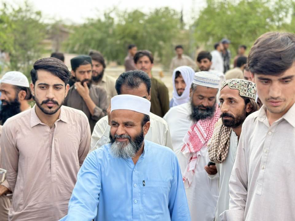 MHidayatRehman's tweet photo. خضدار یونیورسٹی میں طلبہ کے احتجاج میں شرکت کی، اظہار یکجہتی کیا۔ طلبہ کے مطالبات تسلیم، مسائل حل کیے جائیں، عملی اقدامات کو یقینی بنایا جائے۔ https://t.co/EJZZw76Kab