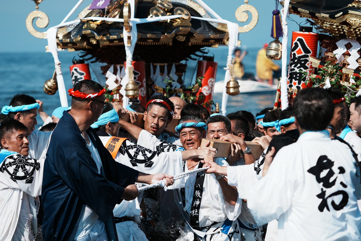 祭撮ってました。担ぎ手たちいい顔していた。