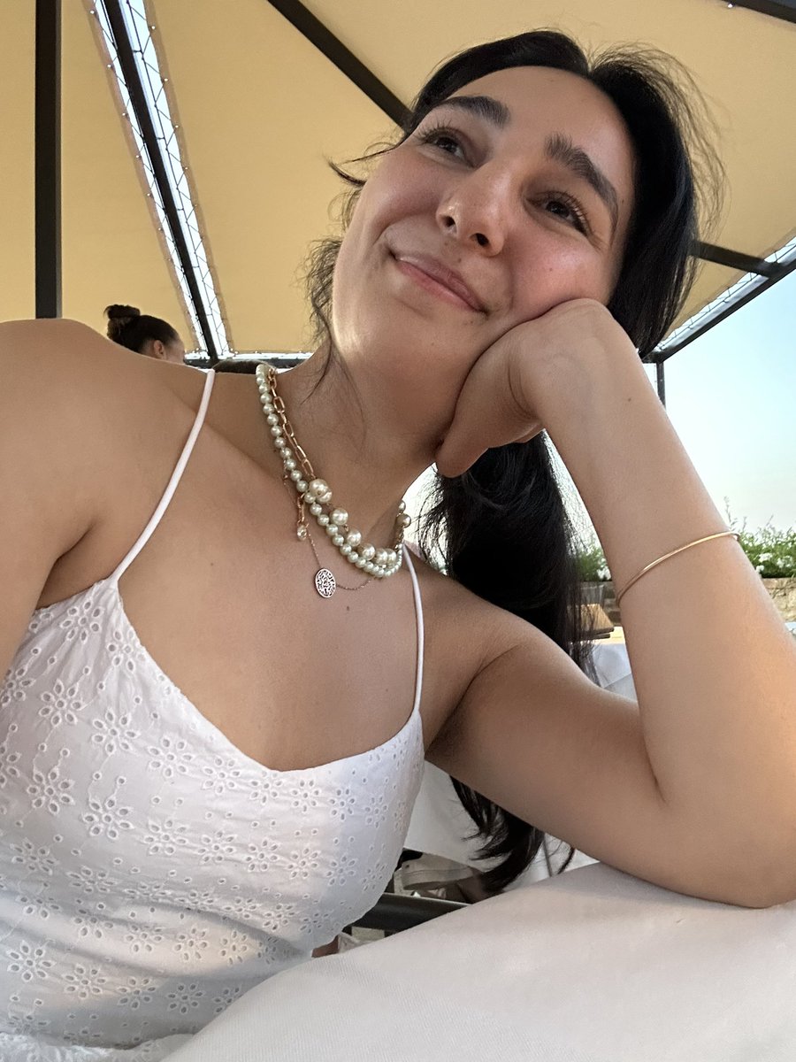 Asal Ehsanipour 🍯 tweet media