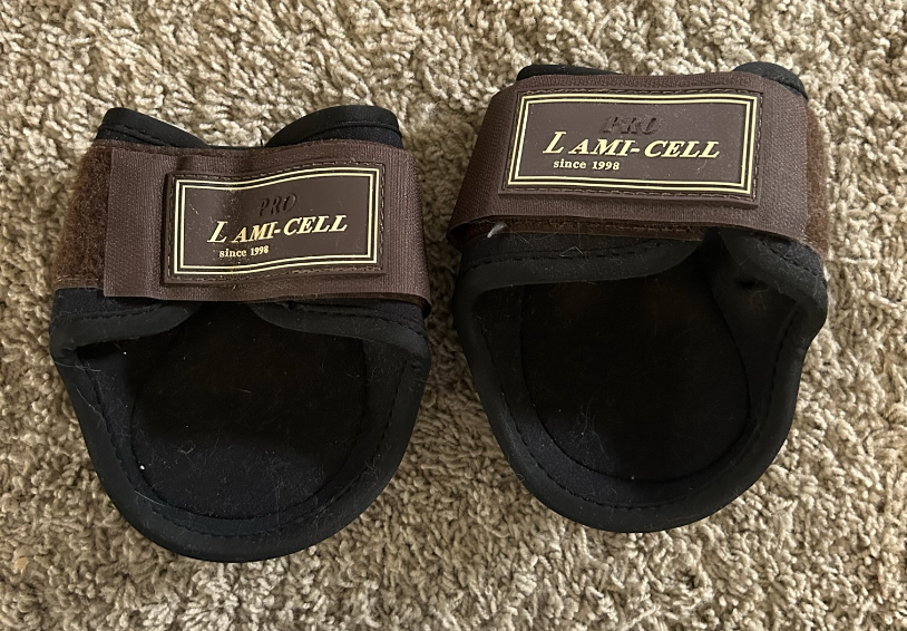 GroomSecrets's tweet photo. brown lami cell hind boots. very very light scuffing on outside, probably only used once or twice. Size M. $30 https://t.co/yVS2YZwlNt