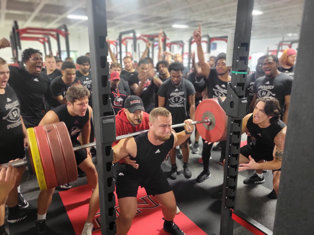 Coach_CoryWhite's tweet image. It got HEAVY in the Huskie den today 💪🐕 #BigDogsOnly #PullTheSled #MUTTS #23personnel #OnlyThingBetterThan12is13 #TheHardWay