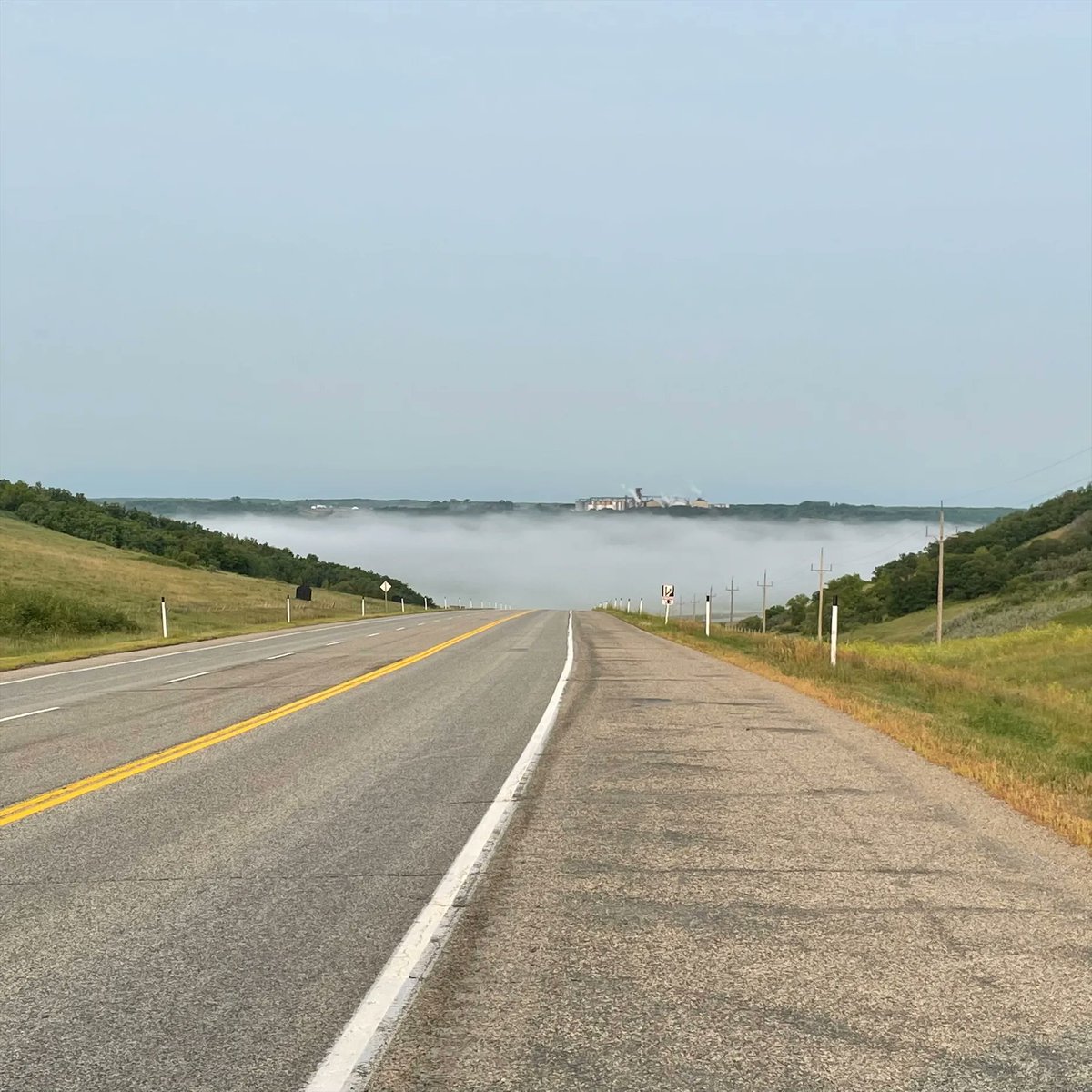 AtomJetAg's tweet photo. Some pretty awesome views on this morning drive to @AginMotion
The fog in the valley hasn’t lifted yet!!
#AIM #AtomJetAg https://t.co/pCOMEq9Xf5