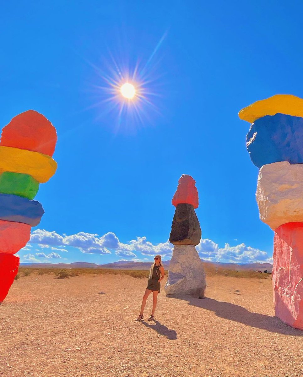 TravelNevadaEsp's tweet photo. Seven Magic Mountains es una obra maestra del renombrado artista Ugo Rondinone. Consiste en siete torres de piedra apiladas, pintadas en colores brillantes que contrastan con el árido paisaje desértico.
#TravelNevada #ExploraNevada #SevenMagicMountains
📸: @naya.cortes34 https://t.co/BnuG9tx8Gx