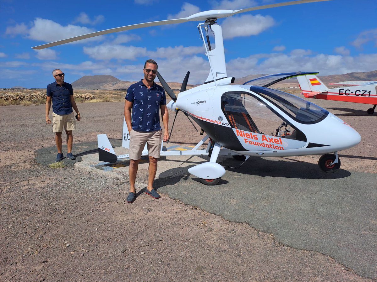 MagniGyrosrl's tweet photo. What a great day for our friends of Fundacion Aeronautica Niels Axel, who have invited some pilots of the flight school ULTRALIGEROS CANARIAS in Gran Canaria to fly on the #M24PLUS.
From the grins on their faces, they should have enjoyed it a lot!
Enjoy your #Gyro! https://t.co/RfPYKA1igV