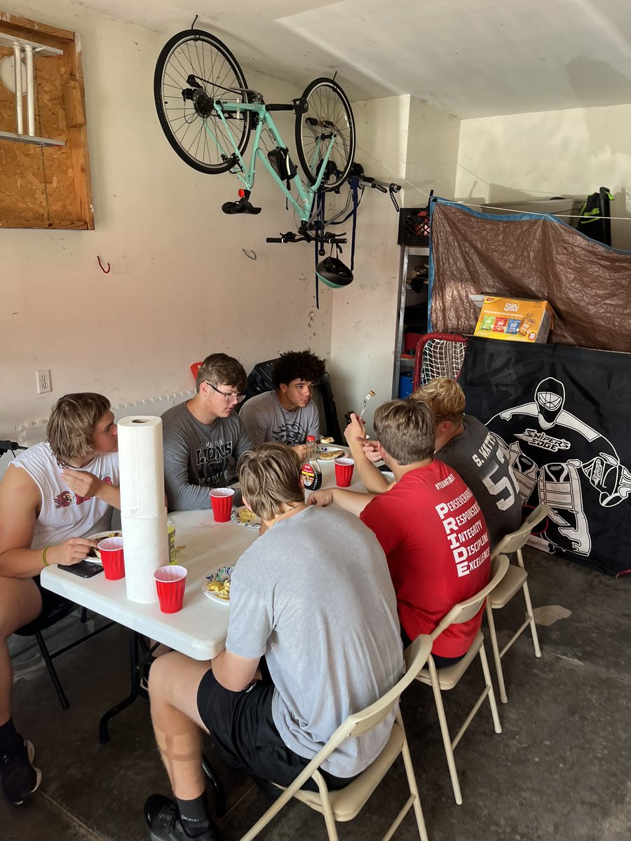 nfrange63's tweet photo. Grand totals from today’s hog breakfast!  
7.5 Lbs of sausage, 250 pancakes, 6 gallons of Gatorade, and 5 dozen eggs! @TheLMFootball https://t.co/7qVwfHl1jK