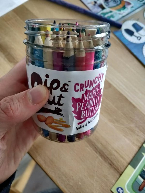 OFFER: Full tub of mini colouring pencils (Cranfield MK43) ilovefreegle.org/message/100913…
