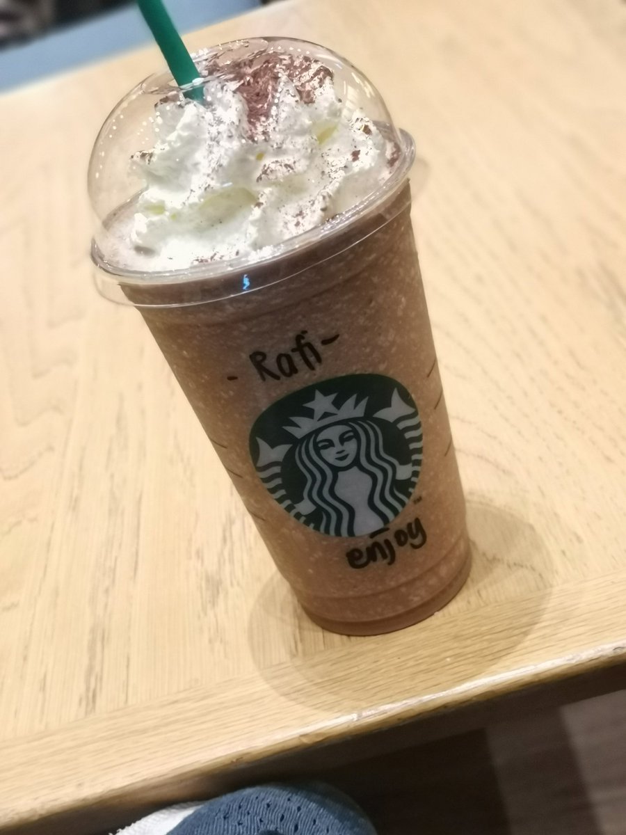 rafiahmad's tweet photo. Dunia penuh tipu2.. Apa yg kita nmpk x semestinya benar. @StarbucksNews https://t.co/CfAnnIJcOz