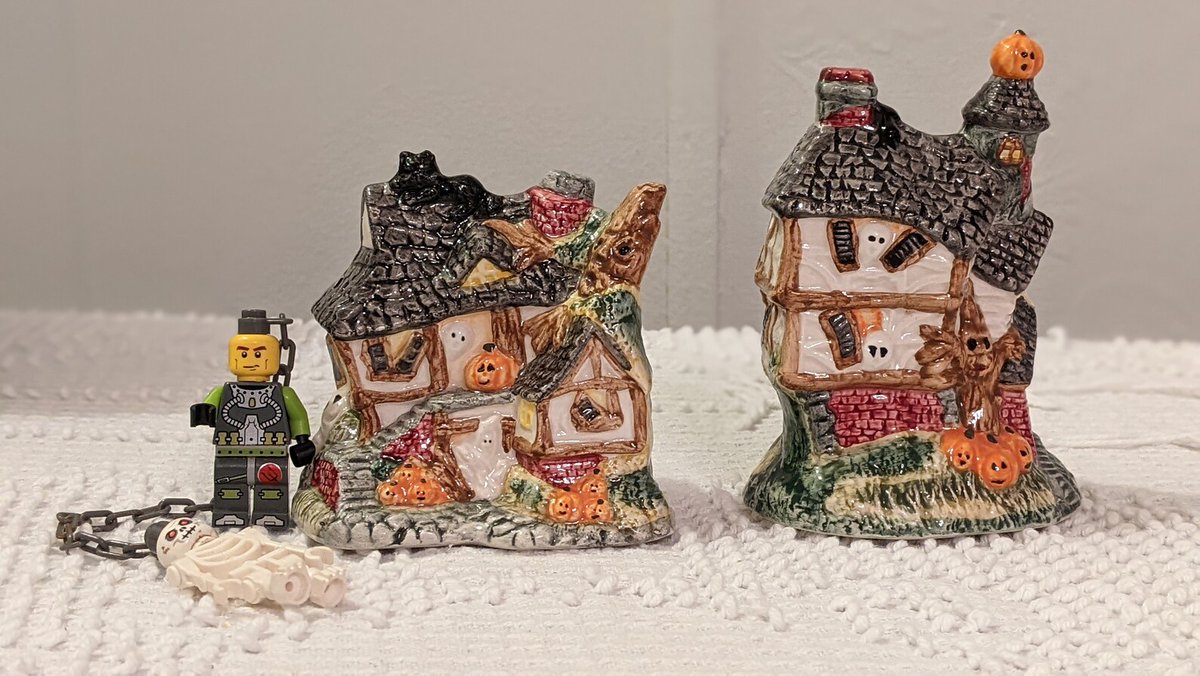 Boondockfinds's tweet photo. Haunted House Salt Pepper Shakers Fitz &amp; Floyd Vintage https://t.co/ojWTjiPOvS #Halloween #shakers #hauntedhouse #collectibles #etsyseller https://t.co/JaVkPog6QF