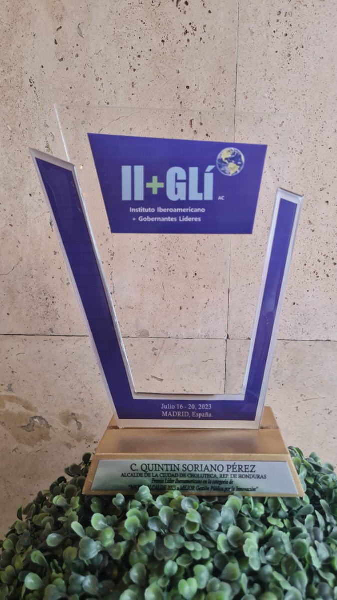 QuintinSorianoP's tweet photo. ¡Feliz de compartir que he sido galardonado con el Premio Líder Iberoamericano en Mejor Alcalde 2023 y Mejor gestión pública! Es un honor representar a Choluteca y Honduras en este reconocimiento internacional. Agradezco al Instituto Iberoamericano Más Gobernantes Líderes AC y a los ciudadanos de Choluteca por su apoyo incondicional. ¡Juntos seguimos trabajando por el progreso y el bienestar de nuestra ciudad! #PremioLíderIberoamericano #OrgulloCholuteca #GraciasPorElApoyo
