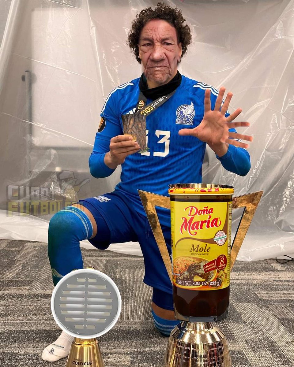 IsmaDirobles's tweet photo. E aqui el #protejido de @Televisa @FMF @futpicante @TUDNUSA @LigaBBVAMX y su copa molera😅😅😅😂😂🤣 https://t.co/tw3vJpz6mM