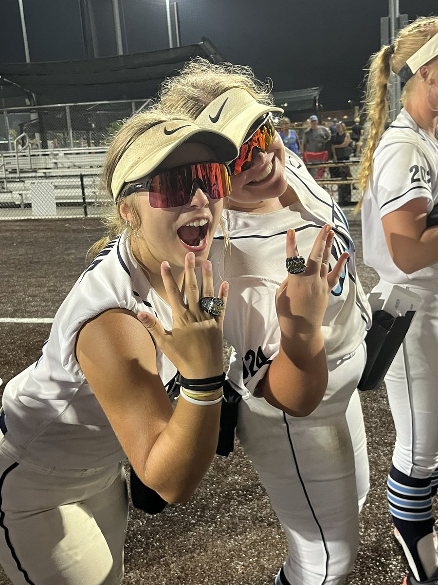 Congrats to <a href="/mnwavessoftball/">MN Waves</a>, 16u Division Champion of the Top Gun Elite Championship and winners of a team supply of Oakley Eyewear😎👀

#OakleySoftball
#BeWhoYouAre
#TGEliteChamp
