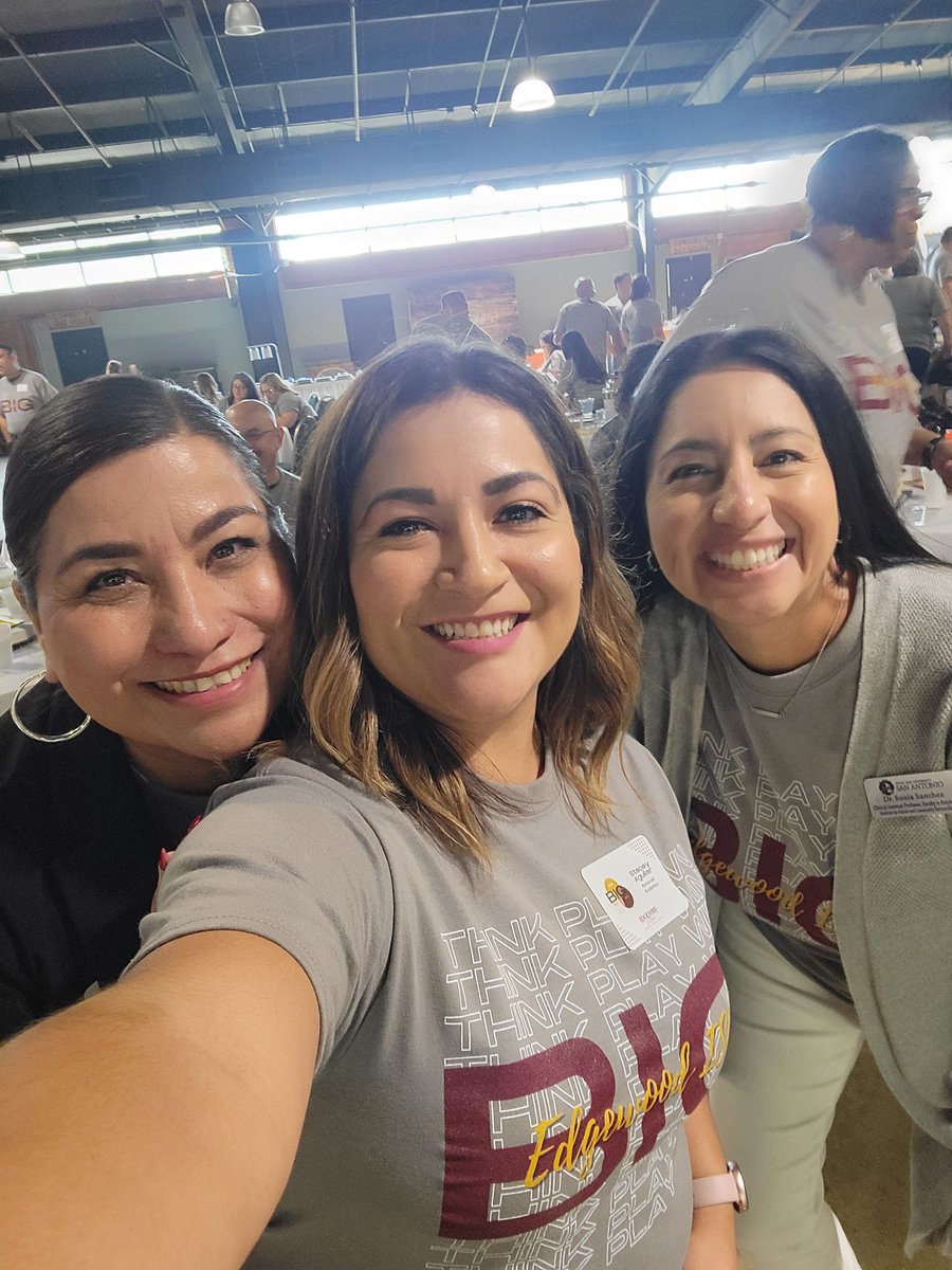 Very fortunate to have my two multipliers in the same district! @dra_snsanchez my 4th grade teacher who influenced me to be a teacher and @gmartinez1987 who influenced my growth in education! #EISDofSA #multipliers #GoBigGoEdgewood
