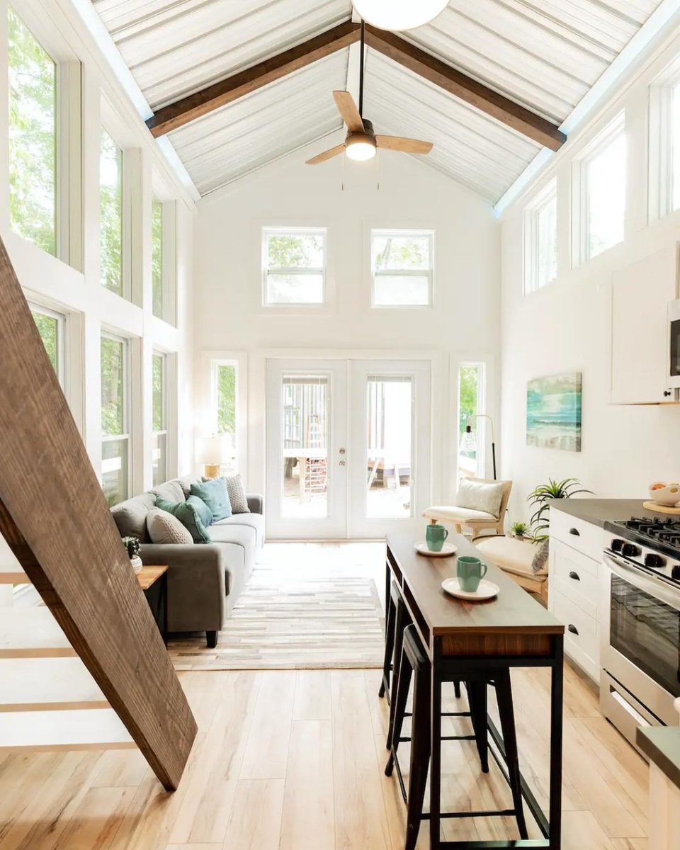 Tinyhouse_com's tweet photo. Simplicity meets jaw-dropping beauty! Who said you need complexity to make a statement? 🌟😍

📷: @jackrobertphotography
🔨: @eclipsecottages https://t.co/sry2EqOal5