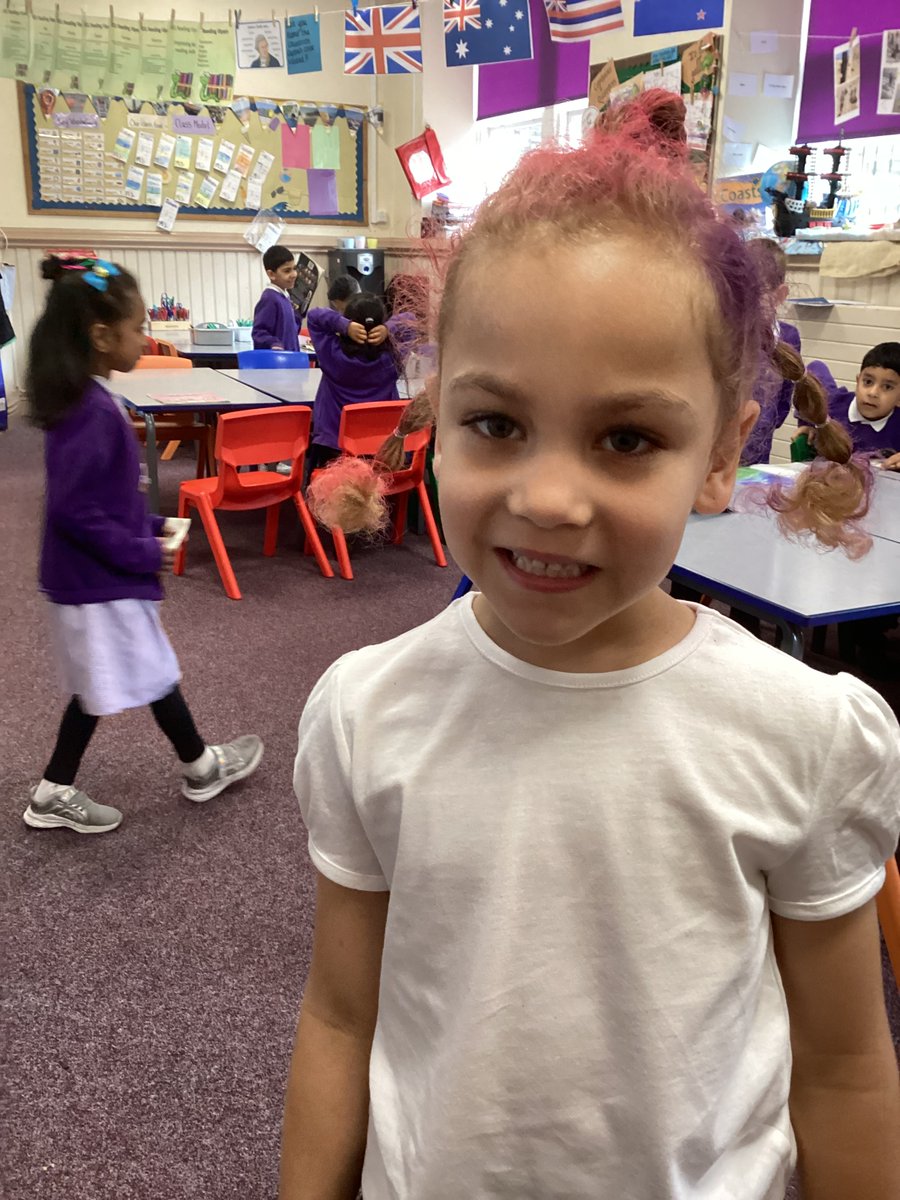 ParkRoadJIandN's tweet photo. There were some crazy hairstyles in Year 1 on Friday to support Haaris raising money for #ThePrincessTrust. Fantastic support guys π https://t.co/llpgAsJa7H