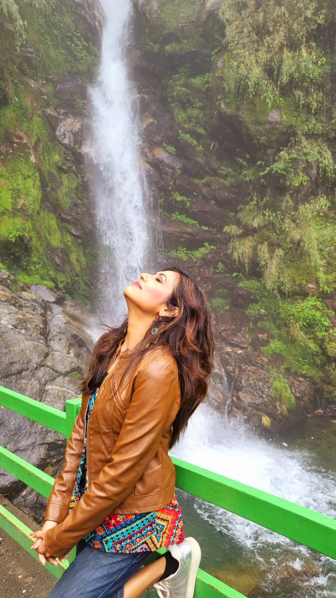 Reshmi_Bagchi's tweet image. Soaking...in love...in nature 
#rejuvination #sikkim #gangtok