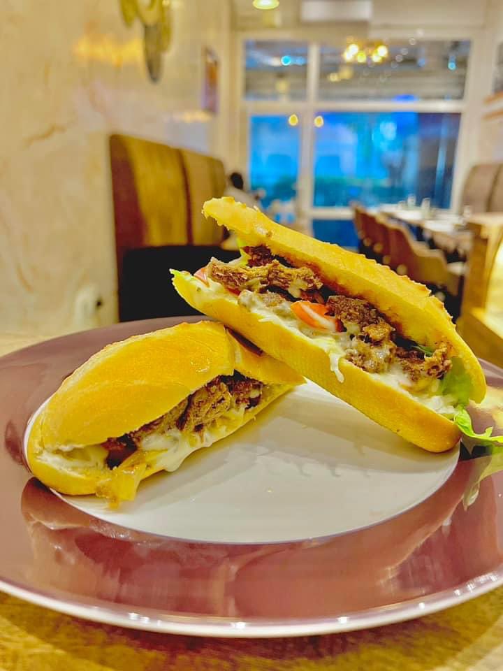 CafeChic_cky's tweet photo. 𝐂𝐀𝐅𝐄́ 𝐂𝐇𝐈𝐂 bonsoir , bon début de semaine à vous, vous pouvez faire votre commande à pâtir de orange money avec le code marchand

#INFOS :  📞+224 610 058 459 
@Kaloum, Cité Chemin de Fer Conakry Guinée https://t.co/7vVHGDlkXo