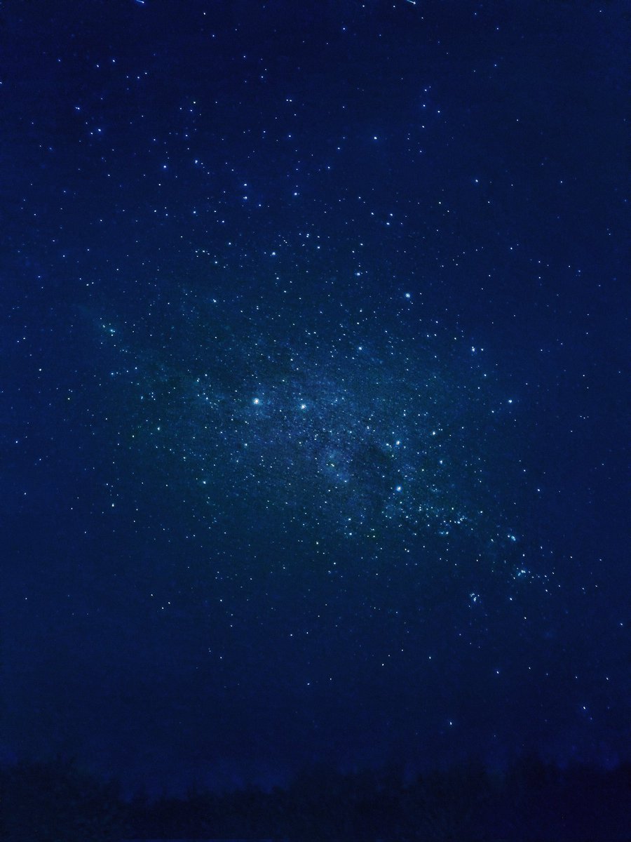 an666ana's tweet photo. Aku persembahkan foto gugusan bintang yang kuambil di Kulon Progo malam ini untuk kalian. Langit terlalu indah, enak banget di sini ngerasain angin malam saking rindunya sama hawa dingin gue ga bawa jaket sama sekali.
Selamat beristirahat! Semoga tidur nyenyak
Shot on #Realme8 https://t.co/LrmW0UCEk1
