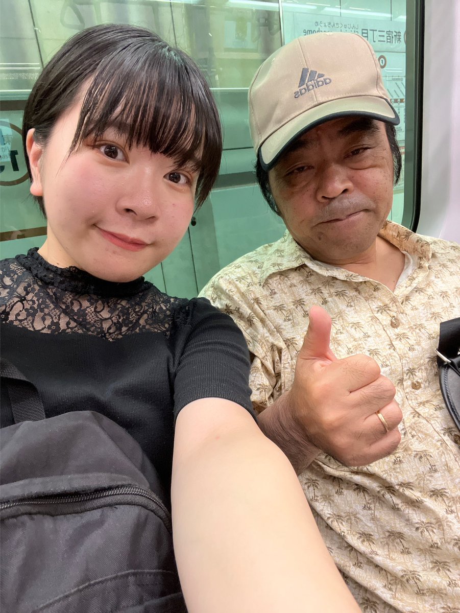 #チャーチ21

千穐楽に宿泊してくださった父上と🌺
『写真撮ろう〜』って言うと、キメ顔してくれます。
沖縄で生まれ育った父上に民宿チャーチを観てもらえるのは、幸せだなぁと去年と同じく思いました。

これからも一緒に沢山お酒を飲みましょう。
でも、勝手に私のお酒を飲むのはやめてください🚨