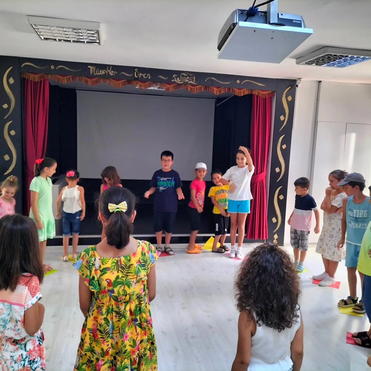 tekeliogluihk's tweet photo. KÜYAP'23 Yaz etkinlikleri kapsamında Esin ACARTÜRK öncülüğünde Masalımı Çiziyorum Atölyesi düzenlenmiştir. Atölye katılımcılarına teşekkür ederiz.

#KütüphanedeHayatVar 
#Kütüphaneİyileştirir https://t.co/qxy2wd2BPK