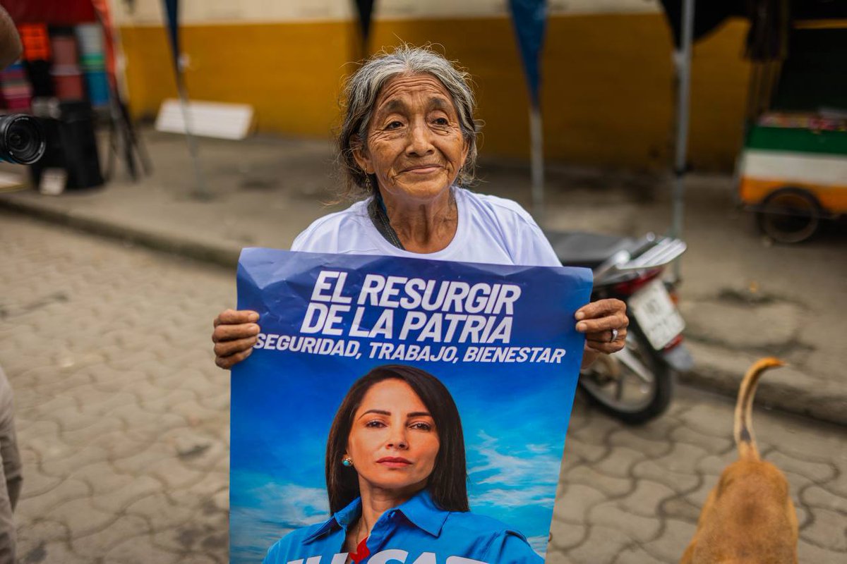 Mashipresidente's tweet photo. El pueblo unido en una sola voz:
#AntesEstabamosMejor 💪🏼🇪🇨
#ConLuisa el #ResurgirDeLaPatria está cerca🙌🏼.

@LuisaGonzalezEc @LuisaPresidenta @MashiRafael @RC5Oficial https://t.co/s8bSrKAraO