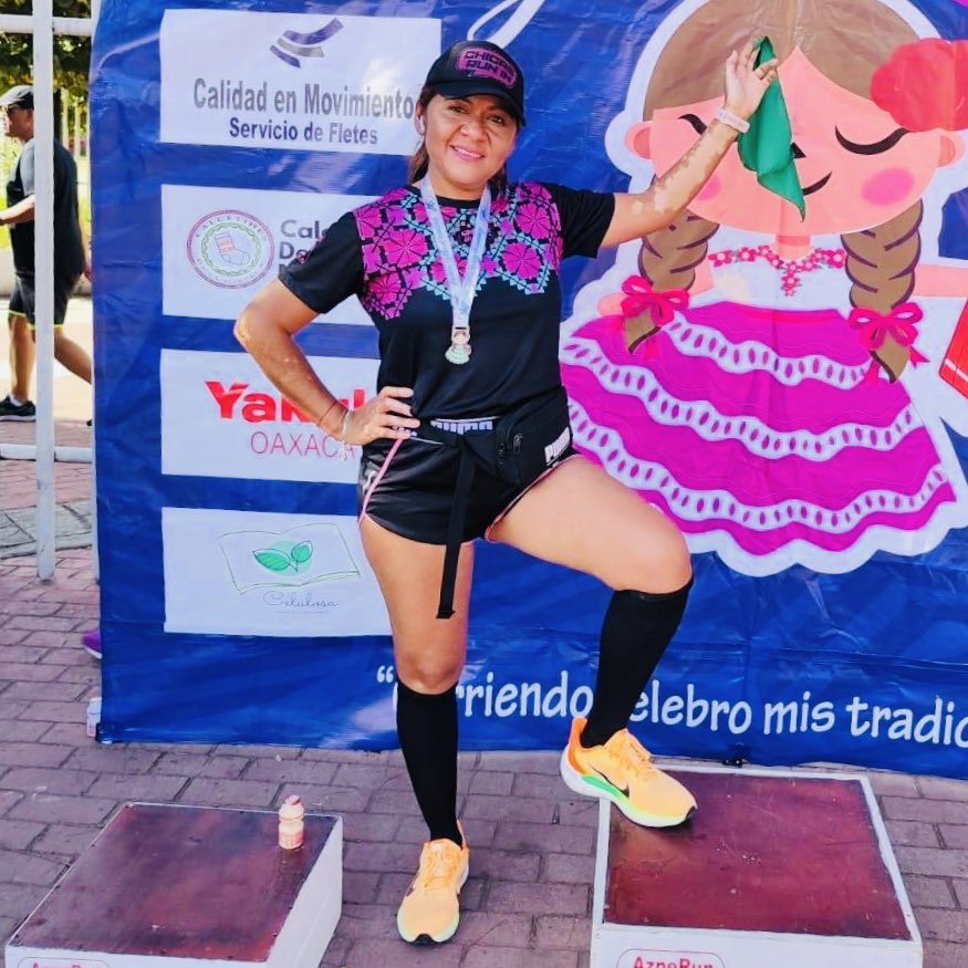RunInOaxaca's tweet photo. ¡Vivir la vida al máximo es de las mejores medallas que una persona pueda portar! 

Nuestro #RunInTeam nos hace llegar sus fotografías de entrenamientos y competencias a las que asistieron y portaron la playera con mucho orgullo. 

¡Muchas felicidades para todos! 🥇🫶 https://t.co/1akM9BwBlm
