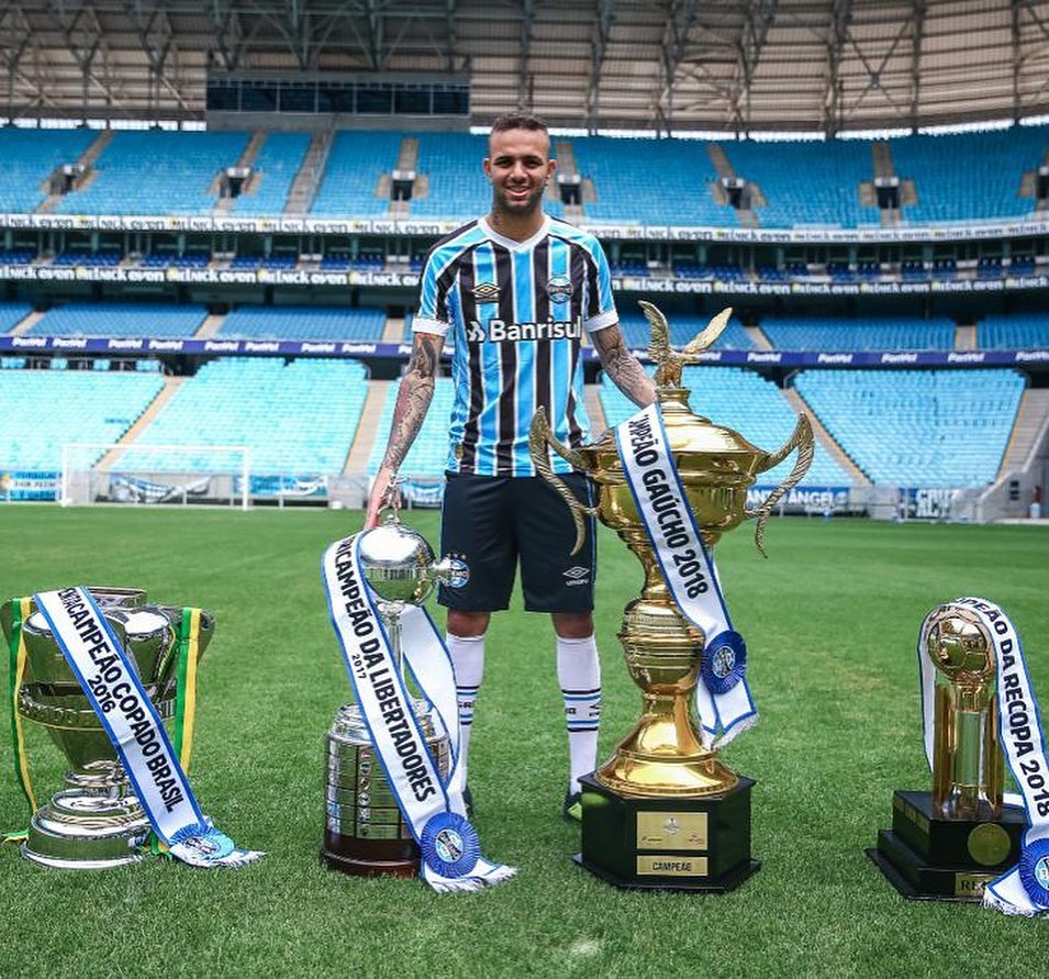 soccergfbpa's tweet photo. 🚨🚨🚨

Grêmio acerta o retorno de Luan Guilherme.

É como diz o ditado: o bom filho à casa torna! 

Reizinho está de volta 👑🇪🇪

📸 / Lucas Uebel https://t.co/IVHdZXp5y7