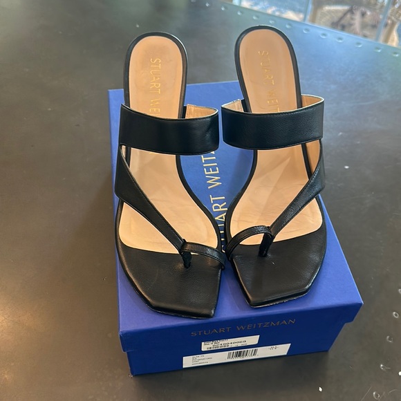 onlifeandstuff's tweet photo. So good I had to share! Check out all the items I'm loving on @Poshmarkapp #poshmark #fashion #style #shopmycloset #razimports #stuartweitzman #vanessamooney: https://t.co/ISVqQRLkpK https://t.co/dgSHeVmtfI