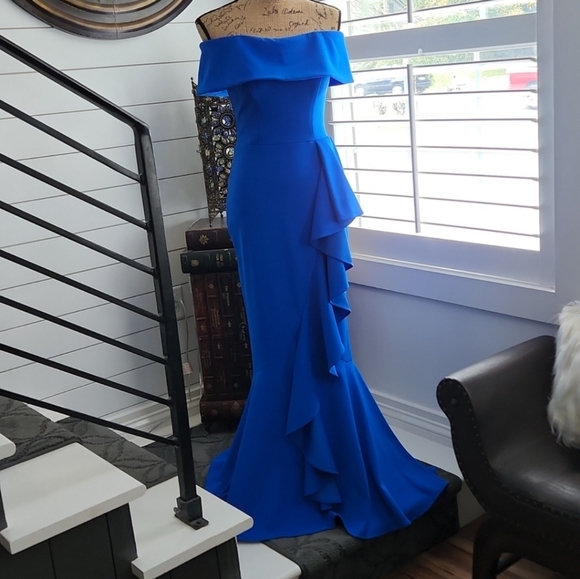 rosegoldrivet's tweet photo. So good I had to share! Check out all the items I'm loving on @Poshmarkapp from @Kimberl96676381 #poshmark #fashion #style #shopmycloset #cabi #betsyadam #express: https://t.co/olX26SazIK https://t.co/xEtaHYl5kw