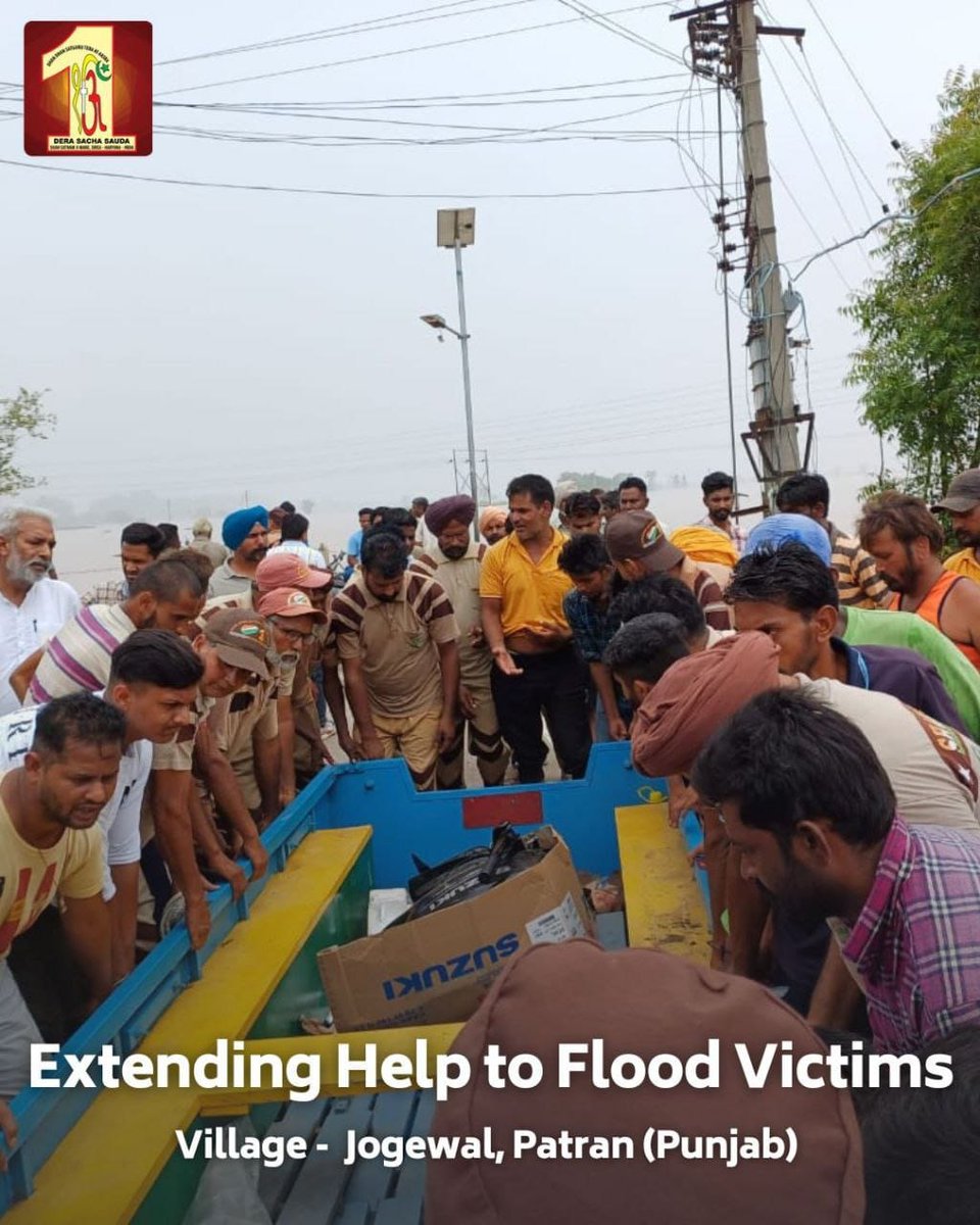 NankiDevi9's tweet photo. Followers of Dera Sacha Sauda provide all kind of help and in every situation #HaryanaFloods
#DisasterRelief by Dera Sacha Sauda volenteers.

I salute to Dera Sacha Sauda volenteers and 
Saint Gurmeet Ram Rahim Ji Insan https://t.co/oGC4vZITiR