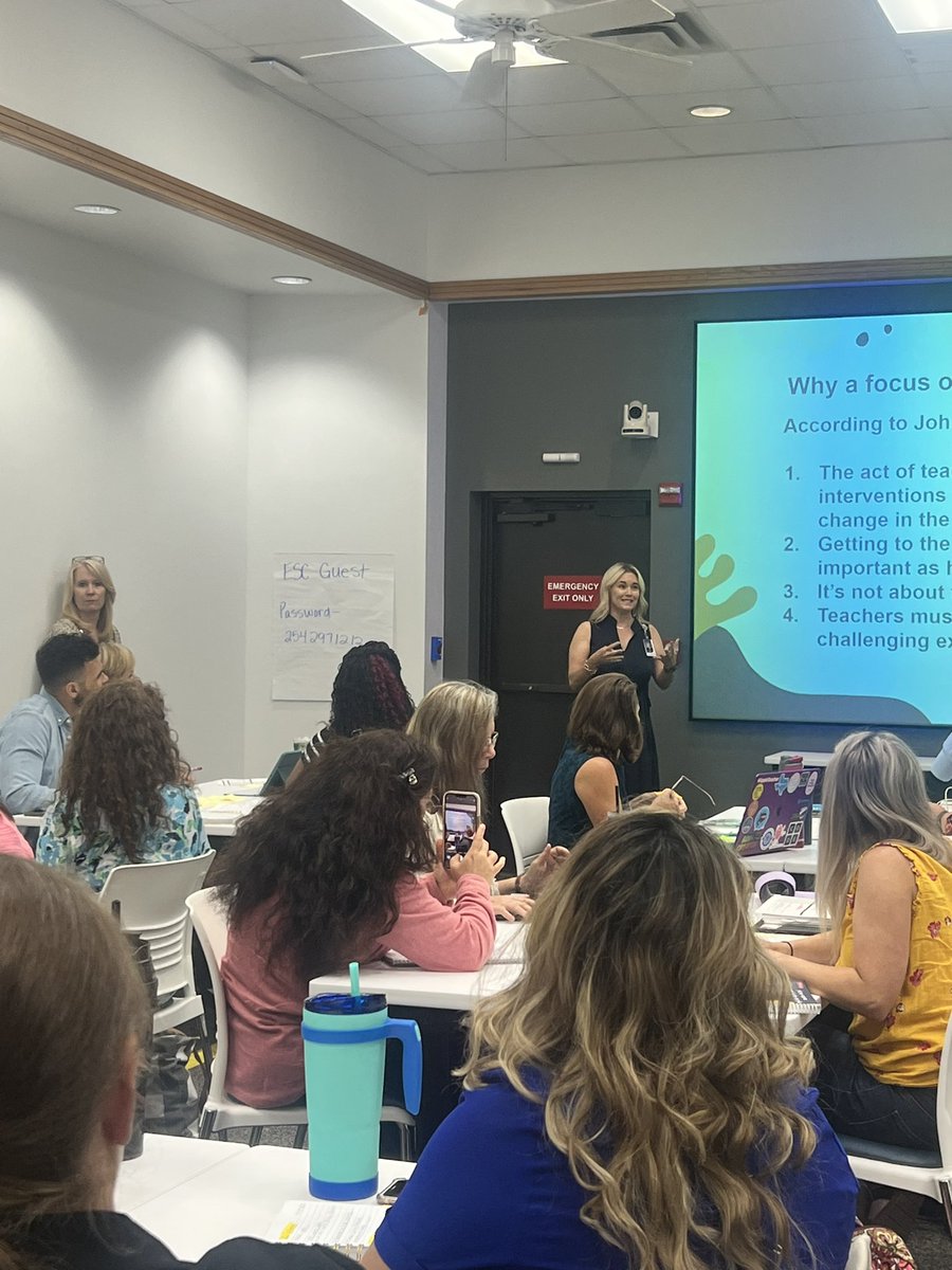 Visible Learning w/Ginger Rowe and Dayna Patzke… the focus is on the student! #R12ITL #eatreadlead #R12LLAC