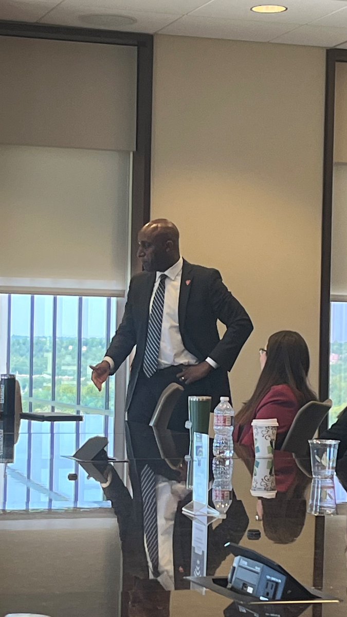 HuschBlackwell's tweet image. Kansas City Partner and community supporter Mike Kelly lined up a special event with @MayorLucasKC who spoke to our #summerassociates.

Thank you, Mayor Lucas, for your time and inspiring us to contribute to the growth and progress of #KansasCity!

#HBSummerProgram #lawstudents