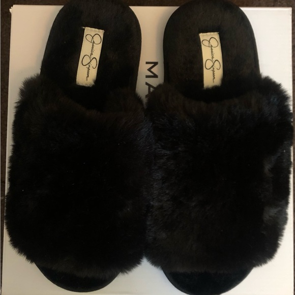 IsabelleMany's tweet photo. So good I had to share! Check out all the items I'm loving on @Poshmarkapp from @WorkinMom3Sons #poshmark #fashion #style #shopmycloset #whitehouseblackmarket #jessicasimpson #rachelrachelroy: https://t.co/cfQc0TxlCo https://t.co/J5tYMWJLaT