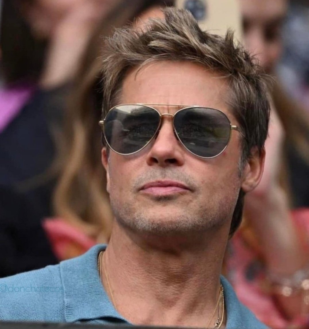 Mira que es rubio y soy más de morenos pero lo de este hombre y la edad me deja sin palabras...madre del amor hermoso!!!🫣😍